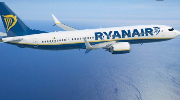 Ryanair riapre 29 rotte da e per Napoli